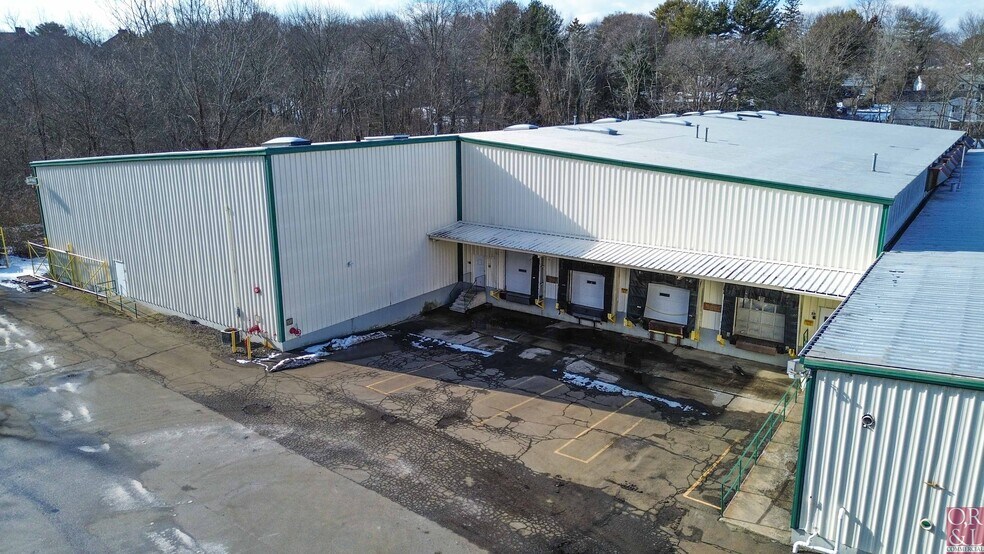 965 W Main St, Branford, CT à louer - Photo du bâtiment - Image 2 de 14