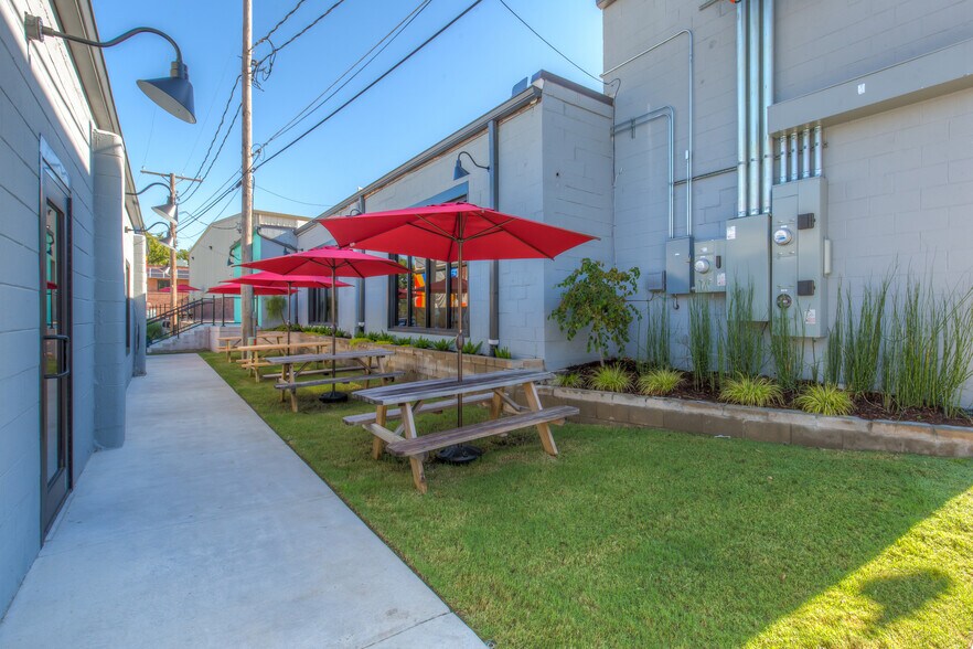 415 E 12th St E, Tulsa, OK à louer - Photo du bâtiment - Image 3 de 13