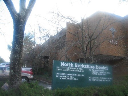 2202 N Berkshire Rd, Charlottesville, VA à vendre - Photo du bâtiment - Image 2 de 3
