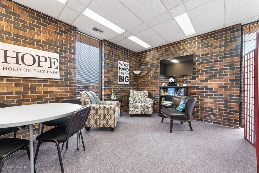 7250 W College Dr, Palos Heights, IL à louer - Photo du bâtiment - Image 2 de 6