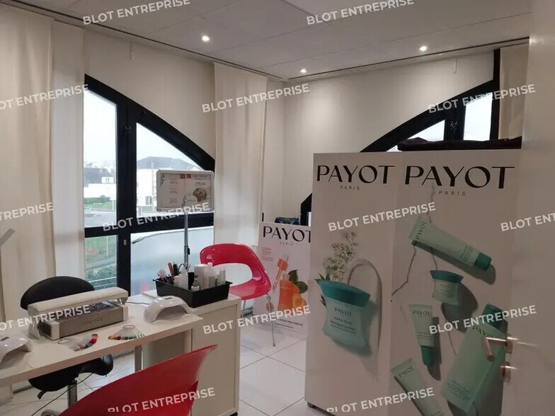 Office in Quimper for lease - Interior Photo - Image 2 of 8