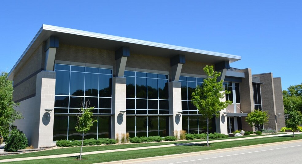 2655 Research Park Dr, Fitchburg, WI à vendre - Photo du bâtiment - Image 2 de 18