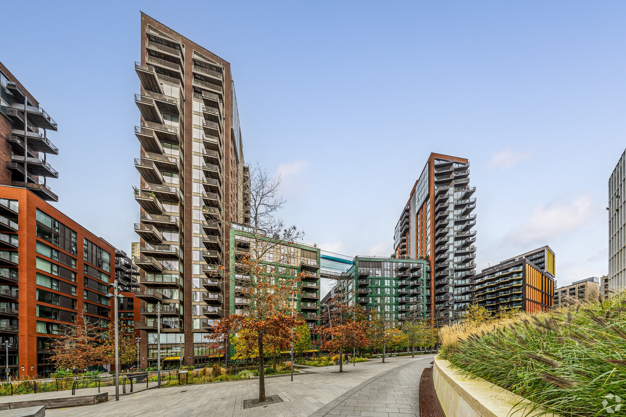 Viaduct Gdns, London for lease Primary Photo- Image 1 of 9