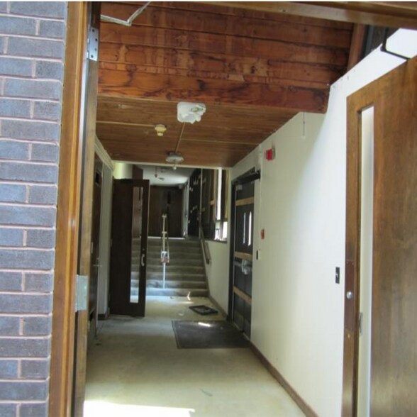 231 Gungywamp Rd, Groton, CT à vendre - Photo du bâtiment - Image 2 de 13