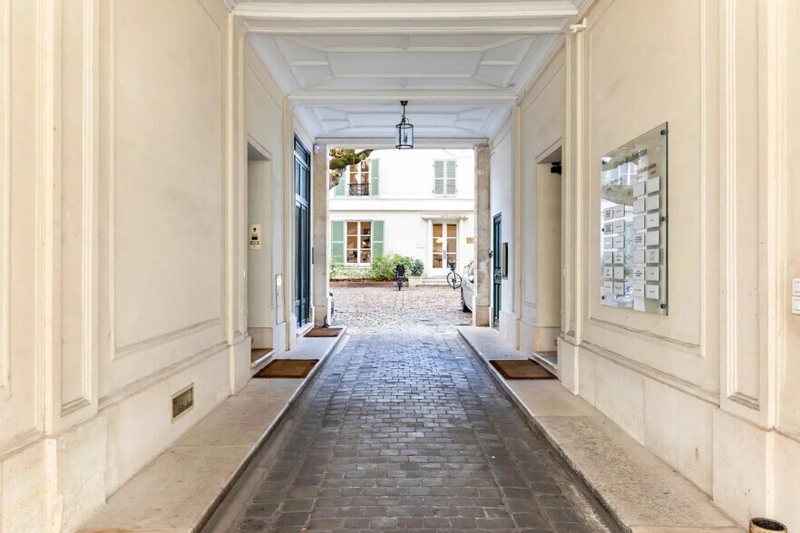 Office in Paris for sale - Lobby - Image 3 of 7