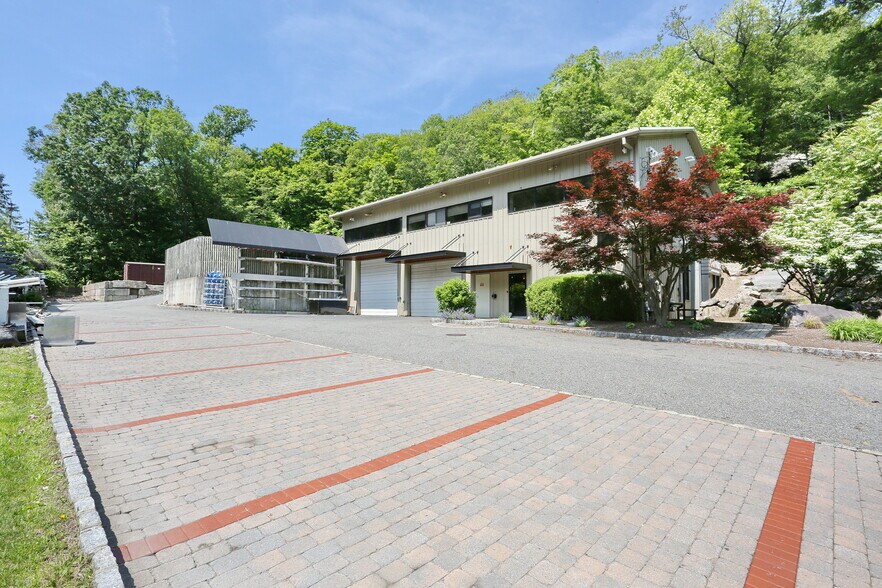 345 State 17 hwy, Hillburn, NY à vendre - Photo du bâtiment - Image 2 de 10