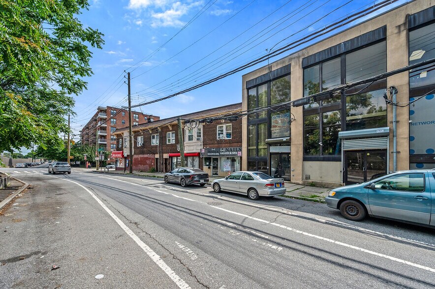 1142A S Railroad Ave, Staten Island, NY à vendre - Photo du bâtiment - Image 2 de 28