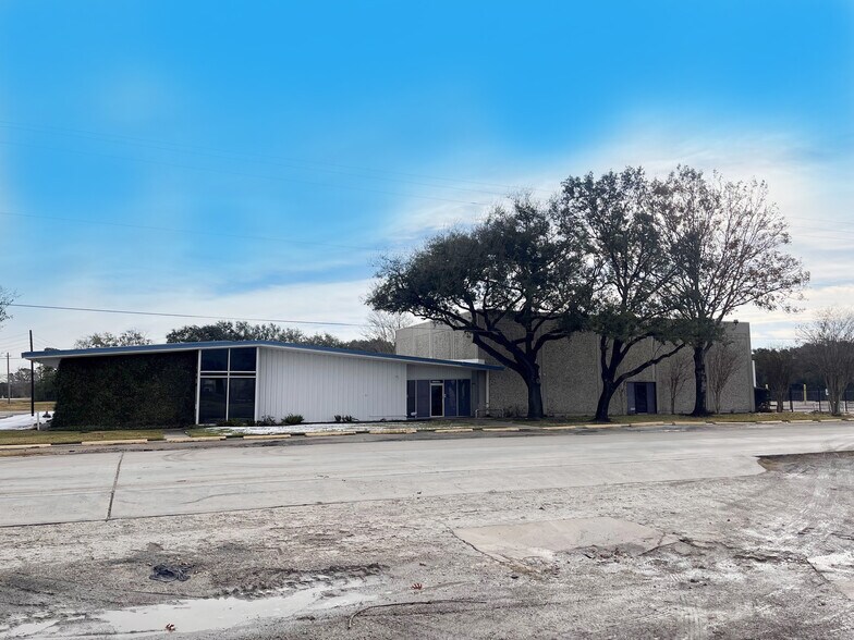 626 N 16th St, La Porte, TX à vendre - Photo du bâtiment - Image 1 de 4