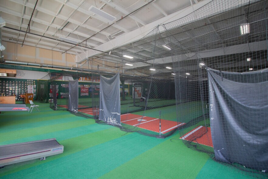 8608 W Main St, Kalamazoo, MI à vendre - Photo du bâtiment - Image 2 de 13