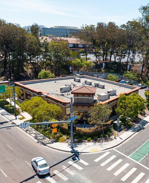 11611 Rancho Bernardo Rd, San Diego, CA à louer - Photo du bâtiment - Image 3 de 5