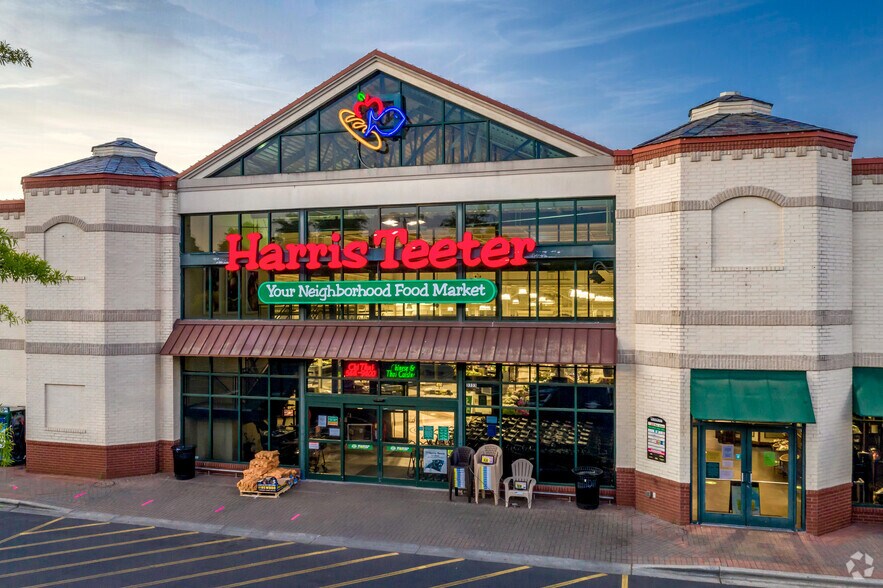 3333-3351 Pineville Matthews Rd, Charlotte, NC à louer - Photo du bâtiment - Image 3 de 16