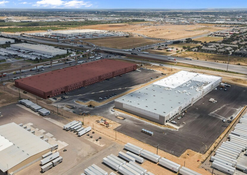 11720 FM 1472, Laredo, TX à louer - Photo du bâtiment - Image 2 de 4