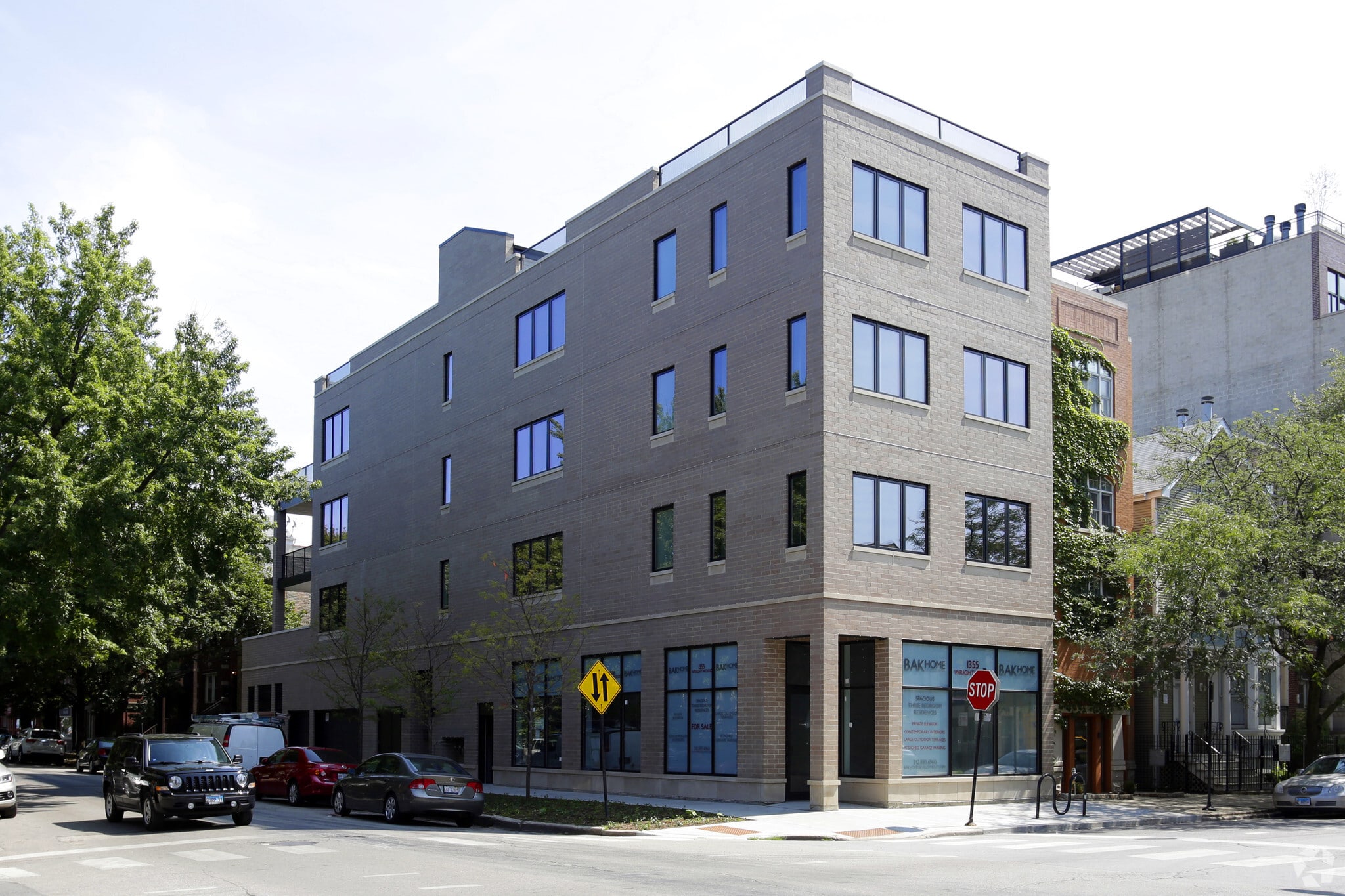 2559 N Southport Ave, Chicago, IL for lease Primary Photo- Image 1 of 12