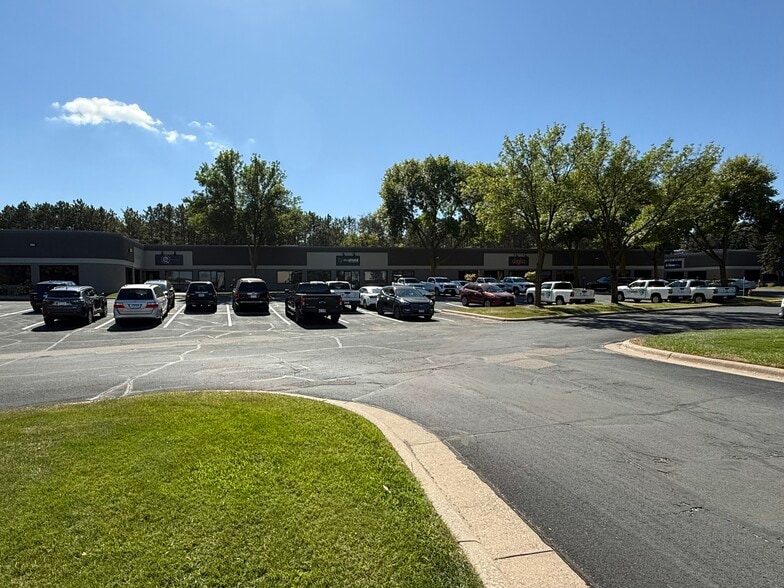 15151-15161 Technology Dr, Eden Prairie, MN for lease - Building Photo - Image 2 of 4