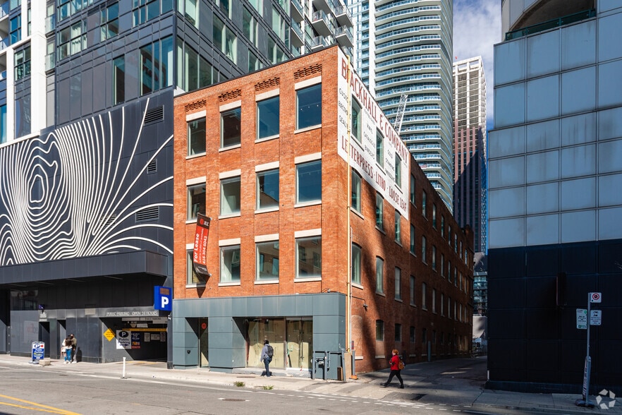 77 Peter St, Toronto, ON for lease - Building Photo - Image 2 of 2