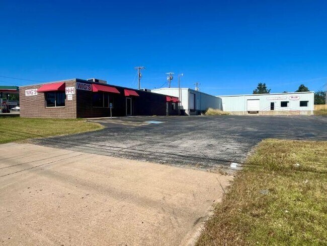Plus de détails pour 4429 NW 10th St, Oklahoma City, OK - Local d'activités à louer