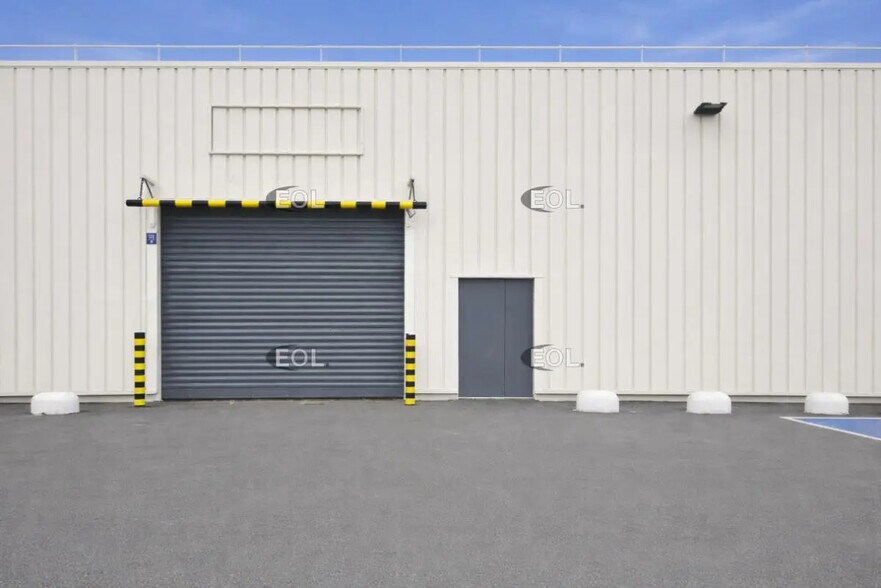 Flex in Orly for lease - Building Photo - Image 1 of 11
