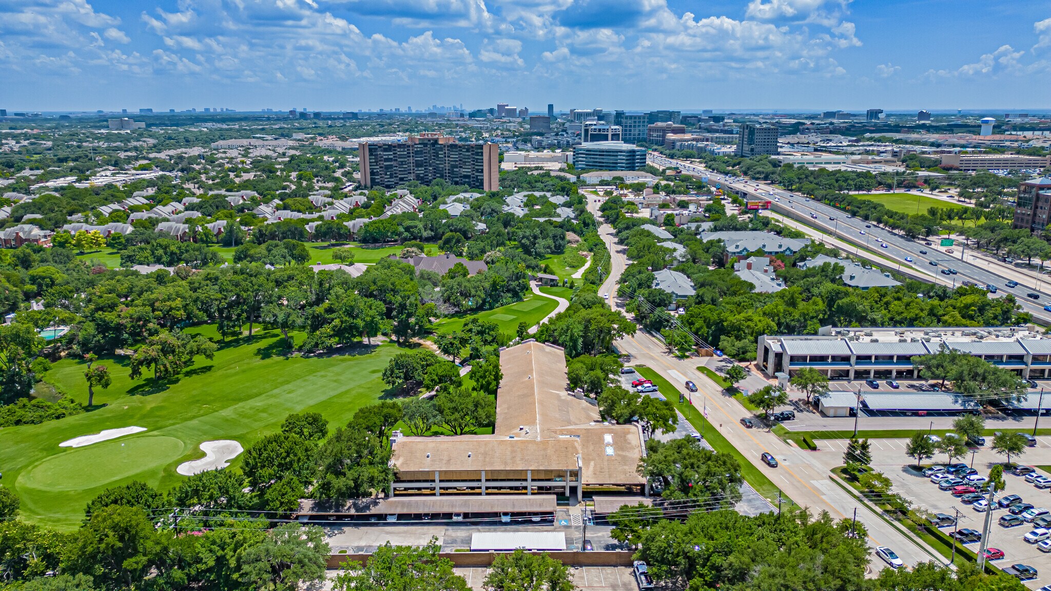 16250 Knoll Trail Dr, Dallas, TX à louer Photo principale- Image 1 de 12
