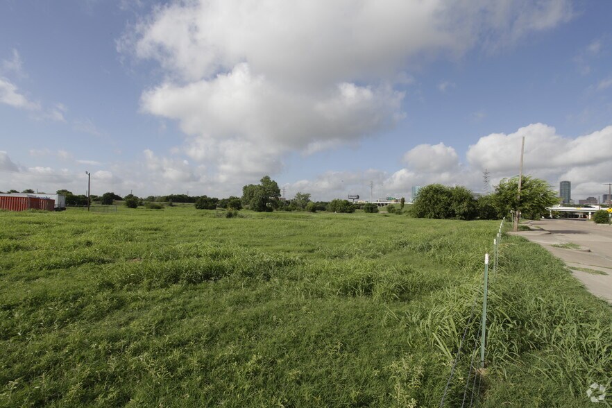 2212 E 4th St, Fort Worth, TX for sale - Building Photo - Image 2 of 6