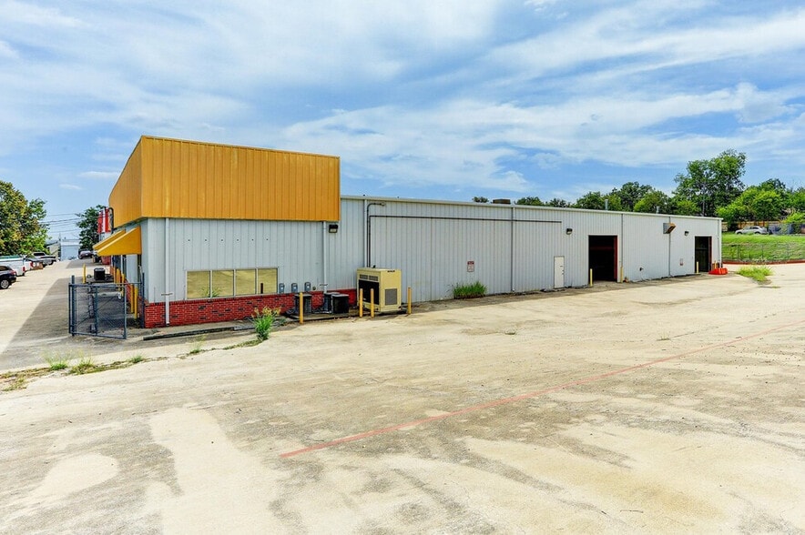 10630 Joseph Clayton Dr, Austin, TX à louer - Photo du bâtiment - Image 1 de 22