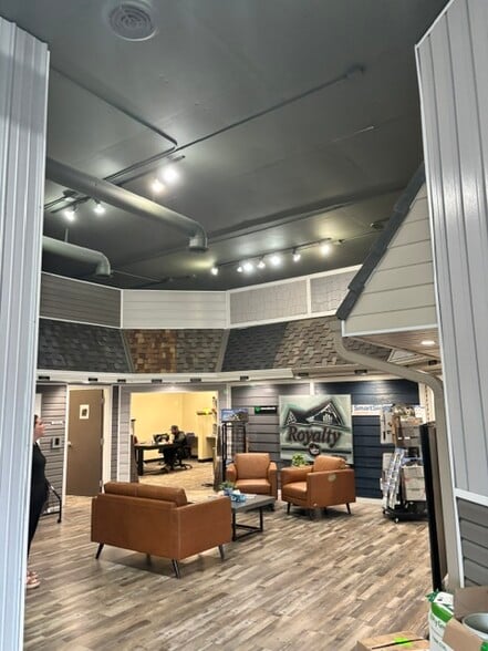 13315 B St, Omaha, NE for lease - Building Photo - Image 3 of 8