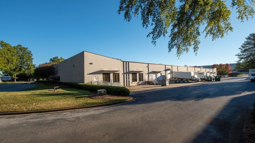 3800 Camp Creek Pky, Atlanta, GA for lease - Building Photo - Image 2 of 5