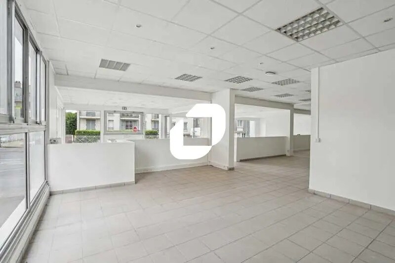 Office in Palaiseau for lease - Interior Photo - Image 2 of 14