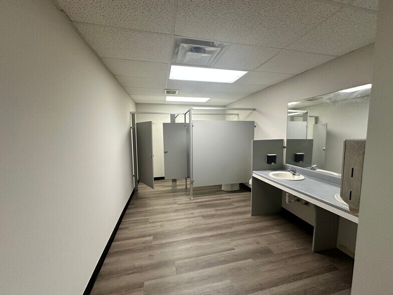 112 W Maple St, Cumming, GA for lease - Interior Photo - Image 3 of 16