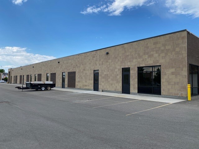 Plus de détails pour 747 Silver Seven Rd, Ottawa, ON - Commerce de détail à vendre