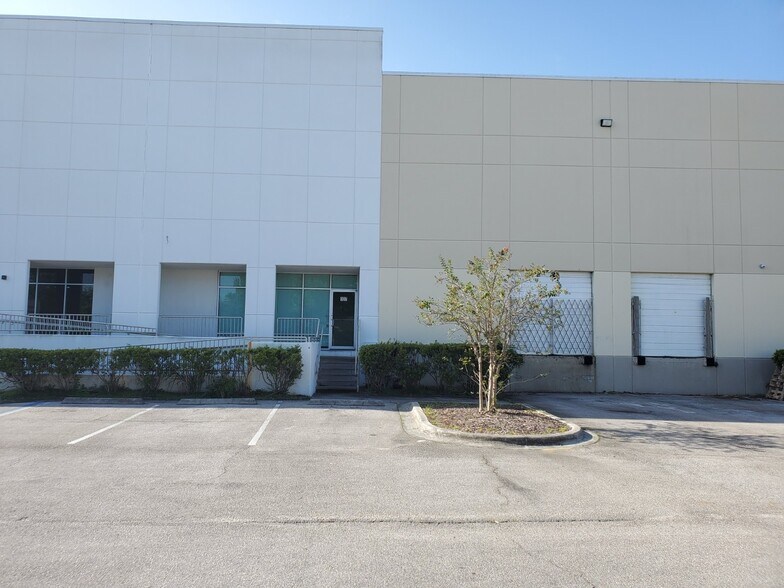1700 35th St, Orlando, FL à louer - Photo du bâtiment - Image 2 de 139
