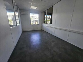 Industriel dans Vitrolles à louer Photo intérieure- Image 2 de 4