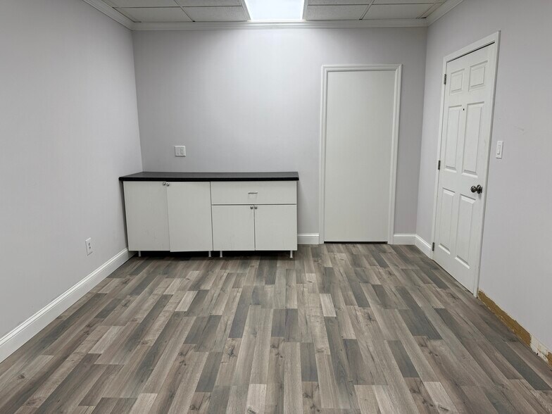 44 Atlantic Ave, Lynbrook, NY à louer - Photo du bâtiment - Image 3 de 7