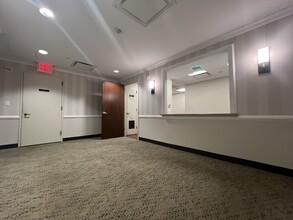 16 E 52nd St, New York, NY for lease Interior Photo- Image 2 of 11