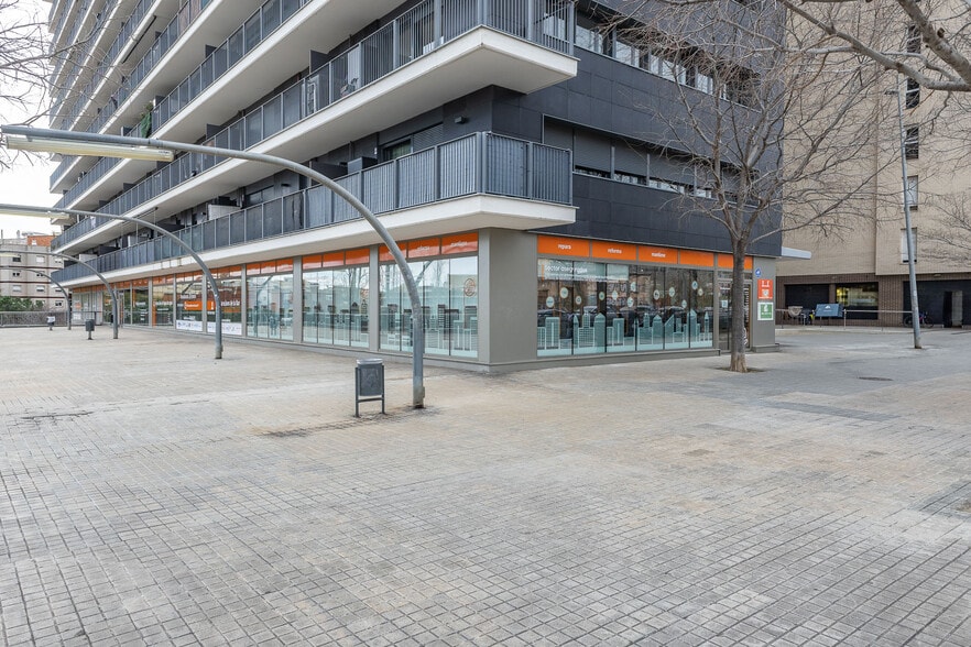 Immeuble residentiel dans L'Hospitalet de Llobregat, Barcelona à vendre - Photo du bâtiment - Image 3 de 5