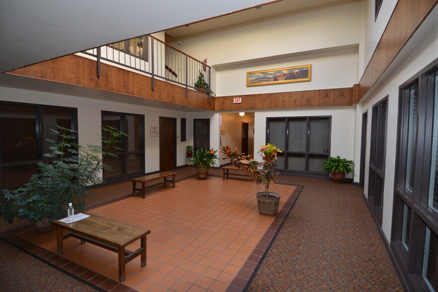 114 N San Francisco St, Flagstaff, AZ à louer - Photo du bâtiment - Image 2 de 14