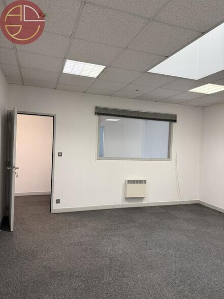 Flex in Saint-Orens-de-Gameville for lease - Interior Photo - Image 3 of 9