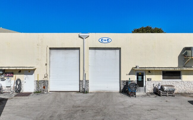 Plus de détails pour 2655 NE 188th St, Miami, FL - Industriel à vendre
