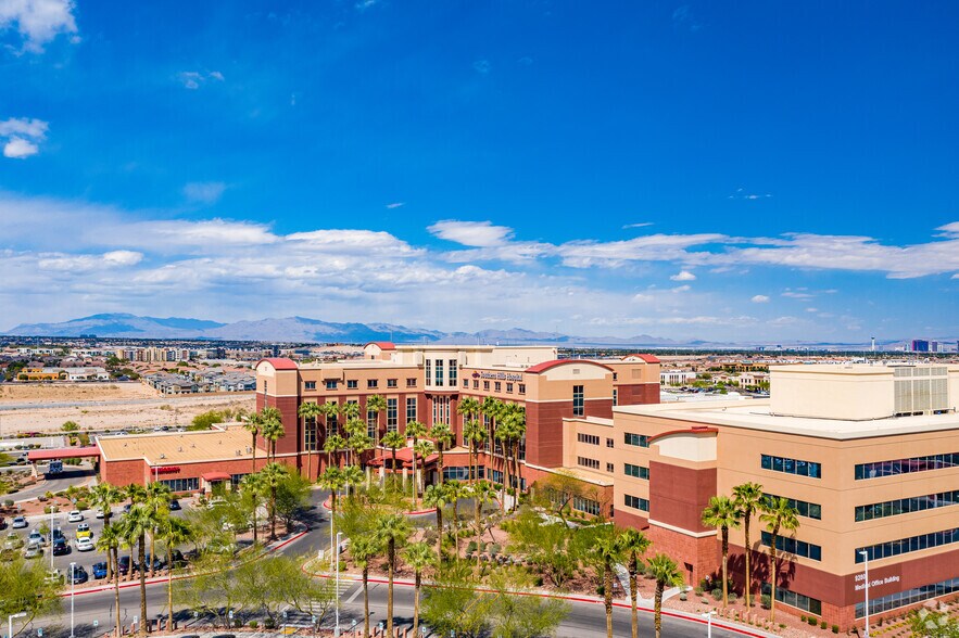 9280 W Sunset Rd, Las Vegas, NV à louer - Photo du bâtiment - Image 3 de 6