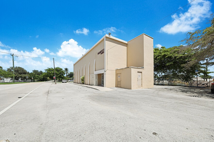 680 Superior St, Opa-locka, FL for sale - Building Photo - Image 2 of 24