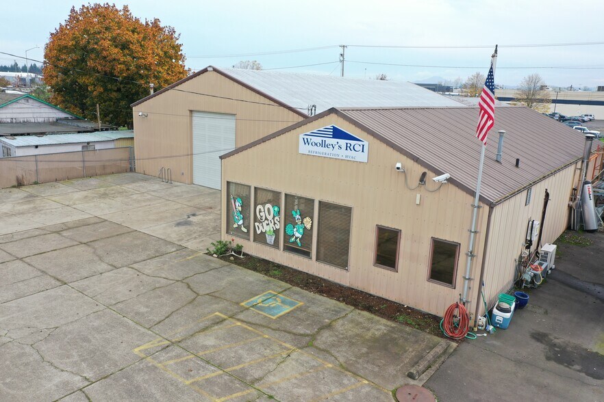 30046 Federal Ln, Eugene, OR à vendre - Photo du bâtiment - Image 2 de 23