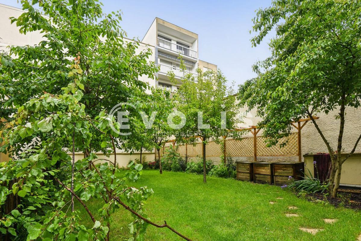 Office in Montrouge for sale Building Photo- Image 1 of 13