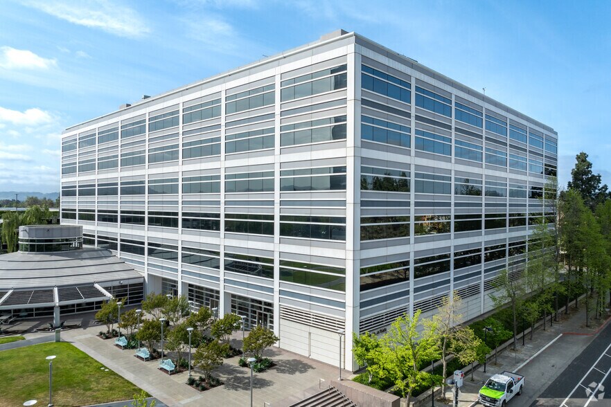 2000 Clayton Rd, Concord, CA à louer - Photo du bâtiment - Image 2 de 7