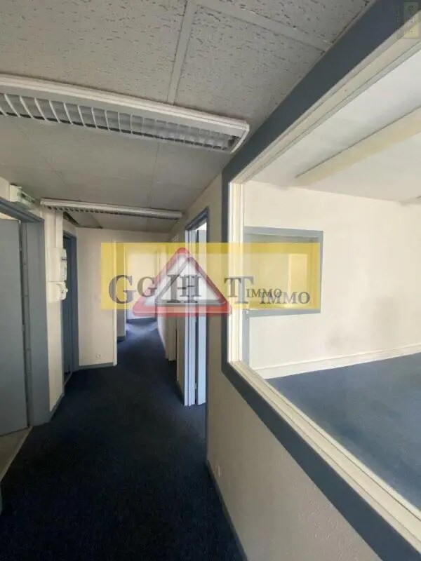 Office in Saint-Maur-des-Fossés for lease Interior Photo- Image 1 of 6