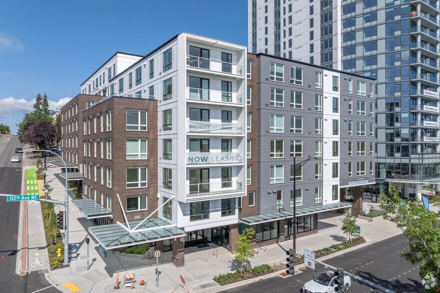 35 112th Ave NE, Bellevue, WA à louer - Photo du bâtiment - Image 1 de 1