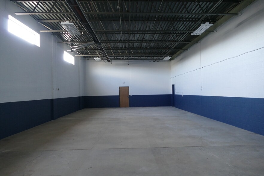 2718 Industrial Row Dr, Troy, MI for lease - Building Photo - Image 3 of 5