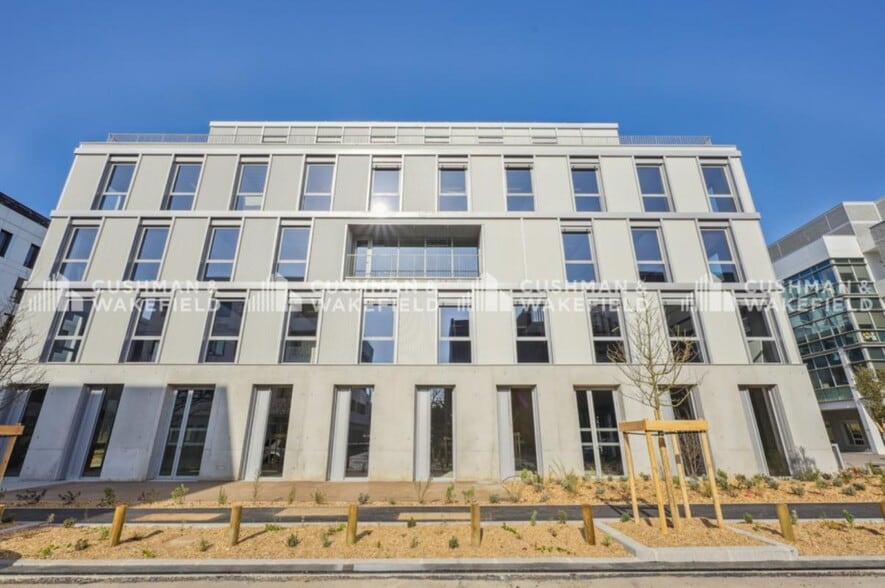 Office in Lyon for lease - Building Photo - Image 2 of 41