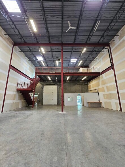 3738 Keith St, Burnaby, BC à louer - Photo du bâtiment - Image 2 de 7