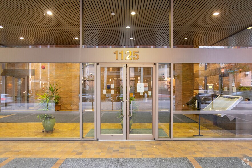 1125 Howe St, Vancouver, BC à louer - Photo du bâtiment - Image 2 de 3