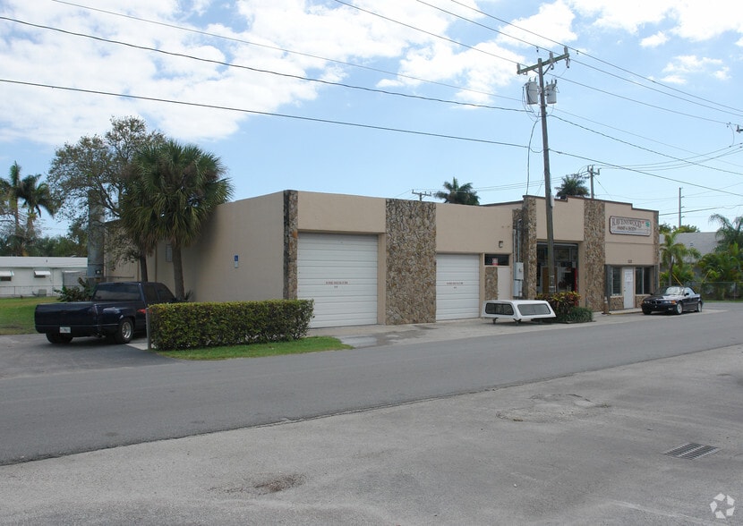 121 SE 1st Ave, Dania Beach, FL for sale - Primary Photo - Image 1 of 48