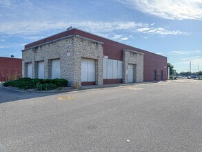 1050 N Broadway St, Wichita, KS à louer Photo intérieure- Image 1 de 1